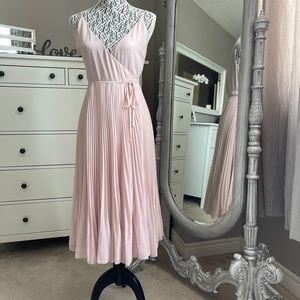 Aritzia Wilfred Beaune Pleated dress S Lilac Fog